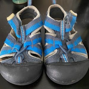 Keen sandals size 5 toddler